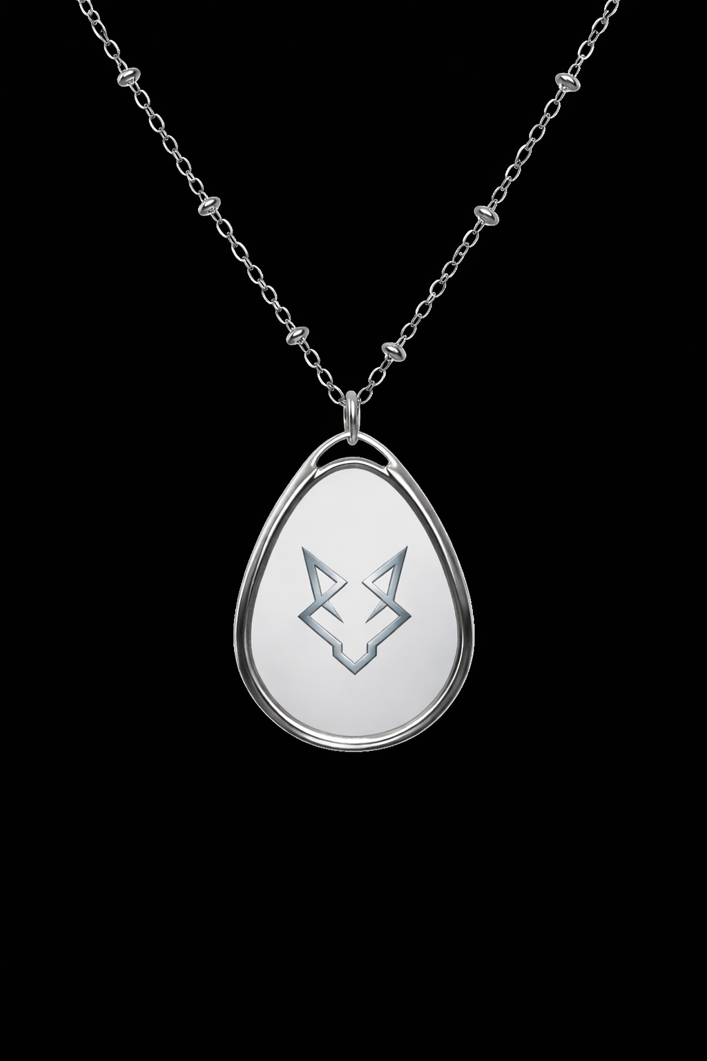 Collar Lobo Negro Minimalista Plateado | Emblema Ovalado de Joyería Moderna